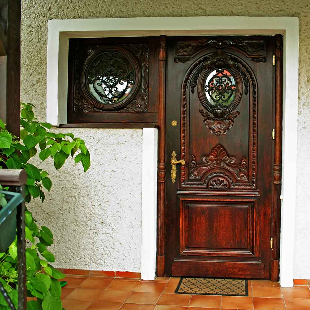 Drzwi zewnętrzne drewniane rzeźbione